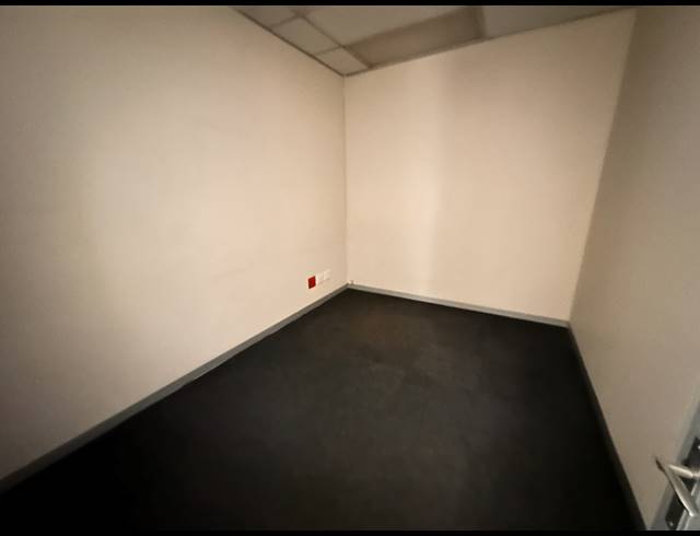 404M² OFFICE TO LET IN PARKTOWN